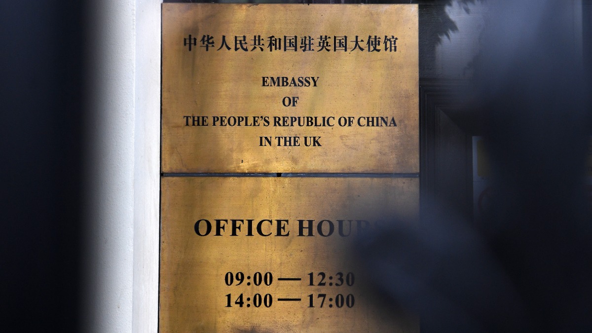 Kina najavila protunapad Velikoj Britaniji zbog suspenzije sporazuma s Hong Kongom