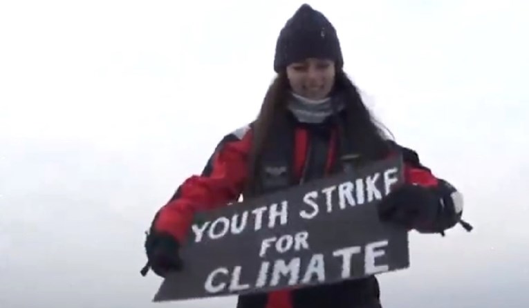 VIDEO Britanska tinejdžerica pet sati prosvjedovala na arktičkom ledu