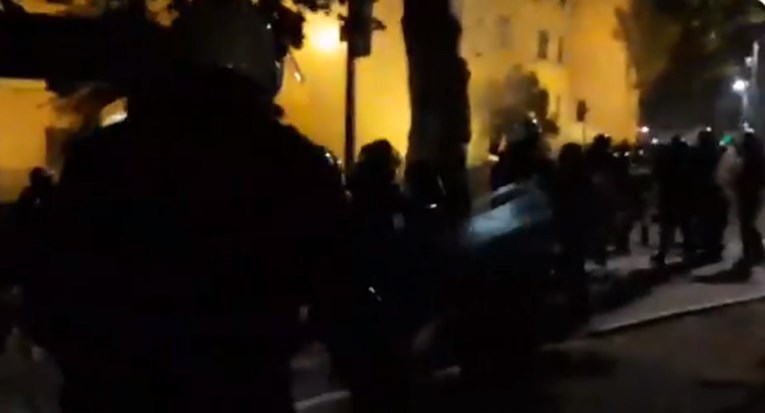 VIDEO Policija u Beogradu napala i tukla više novinara, jedan snimio napad