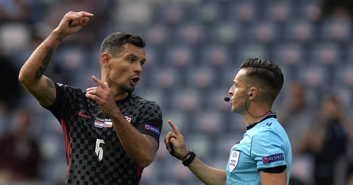 Lovren kritizirao suca: Kako da skačem, kao svijeća?
