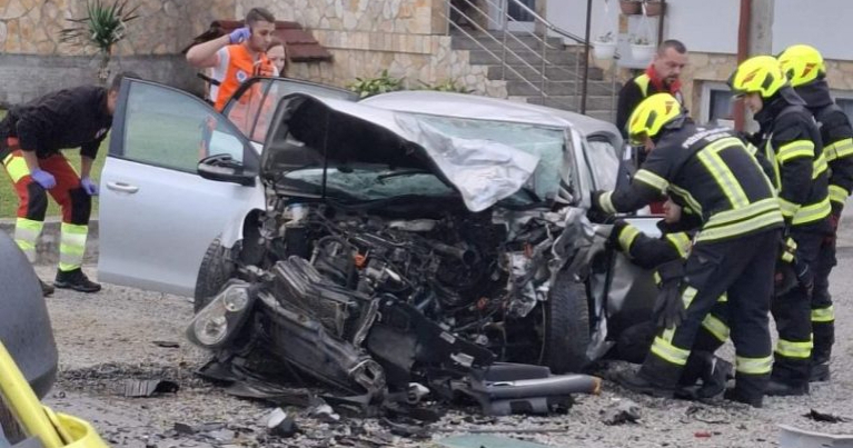 Prometna kod Požege, vatrogasci rezali lim da izvuku ozlijeđene