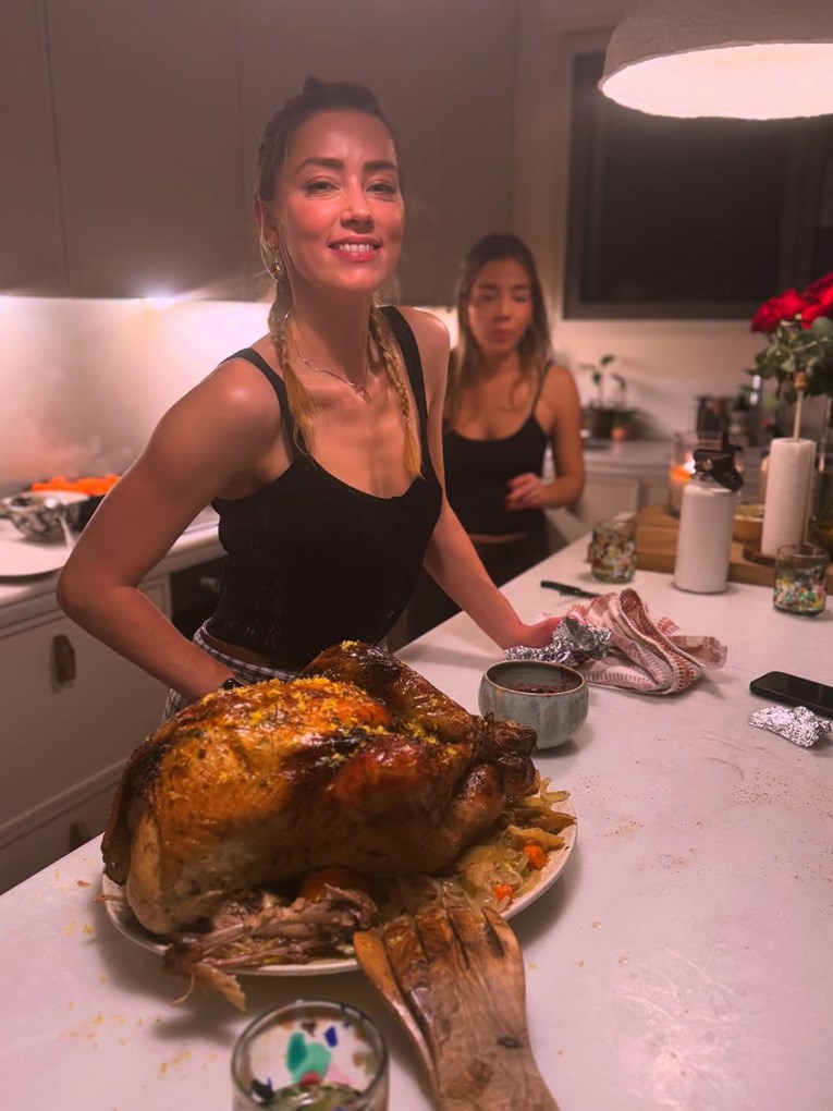 Amber Heard dijeli rijedak uvid u novi život u Španjolskoj nakon promjene imena