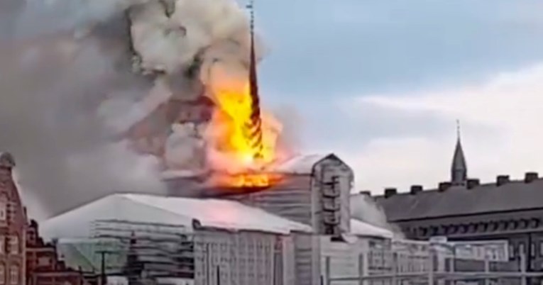 VIDEO Gori jedna od najpoznatijih zgrada u Kopenhagenu. Srušio se i toranj