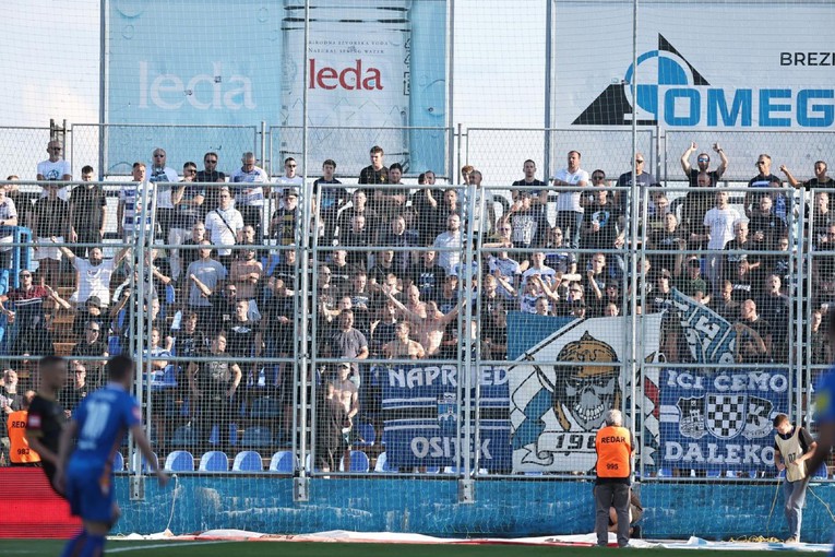 Navijači Osijeka zapalili stolice na stadionu u Varaždinu