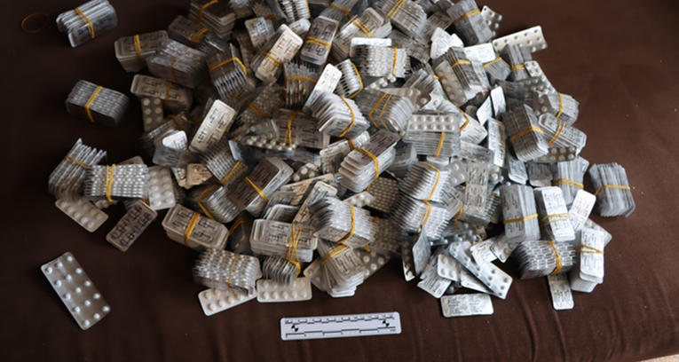 U stanu u Zagrebu kod mladića i djevojke iz Srbije pronađeno skoro 500.000 tableta