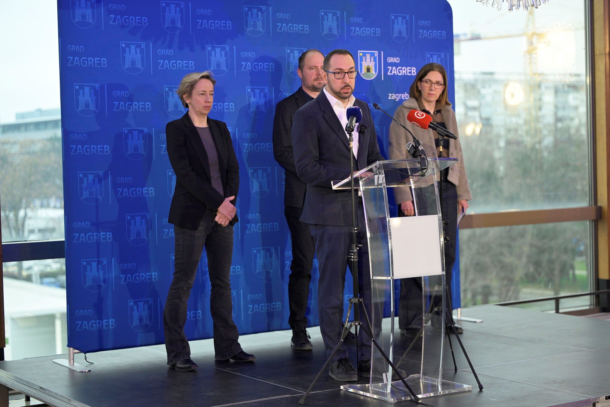 VIDEO Tomašević: HDZ laže, Hrvatske ruže bi izvele himnu rukometaša