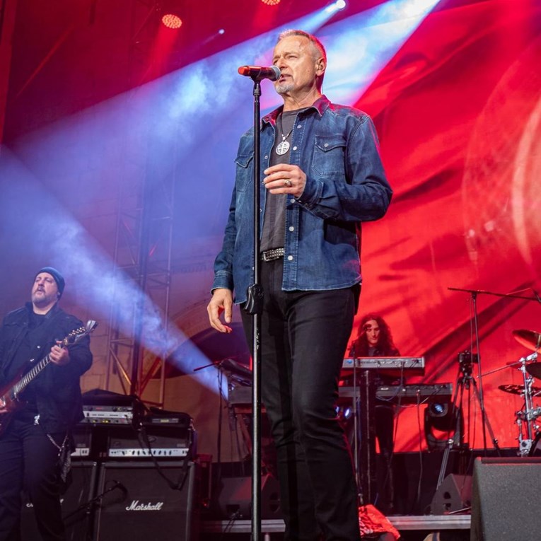 Ipak se održava duhovni koncert u Splitu. Thompson jedan od izvođača, nema Cetinskog