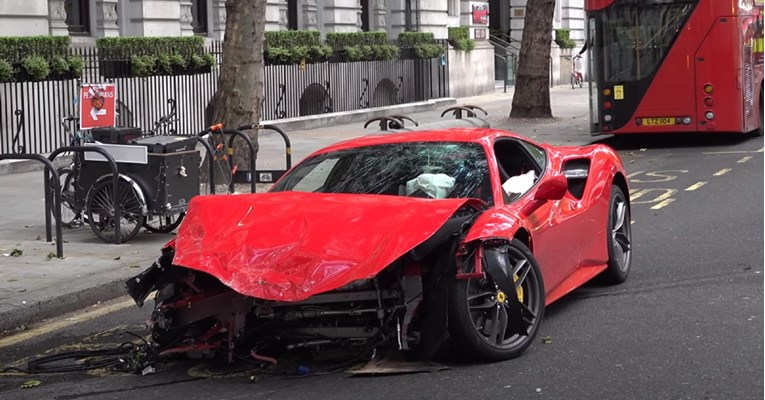 VIDEO Poznati reper zakucao Ferrari u simbol Londona