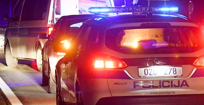 Kod Čazme mladić (18) bez vozačke BMW-om skoro zgazio policajca. Morali su pucati
