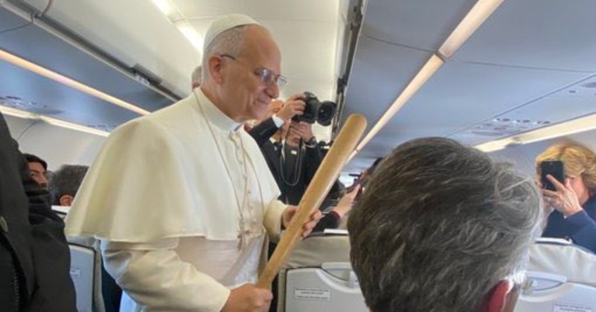 Fotka Pape s bejzbolskom palicom postala je hit, komentari su sve