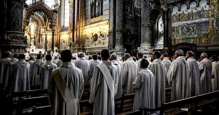 Katolički svećenik: "Normalno je da svećenici masturbiraju i gledaju 18+ filmove"