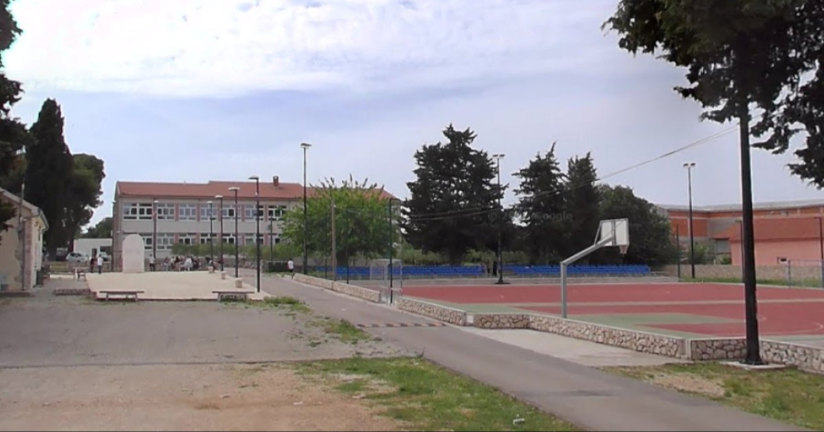 Roditelji: Učiteljica iz škole kod Zadra spava za vrijeme nastave