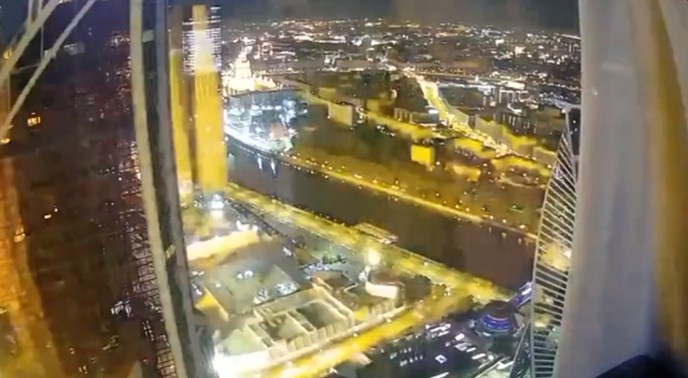 VIDEO Novi napad dronovima. Eksplozija u centru Moskve, pogođena zgrada