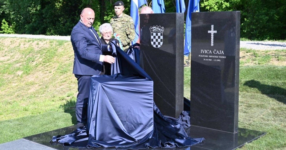 U Jasenovcu otkriveno spomen-obilježje pukovniku Čaji koji je poginuo u Bljesku