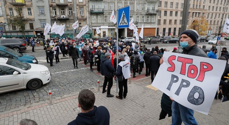 Prosvjed ugostitelja i trgovaca protiv korona-mjera u Kijevu: "Bez posla, bez poreza"
