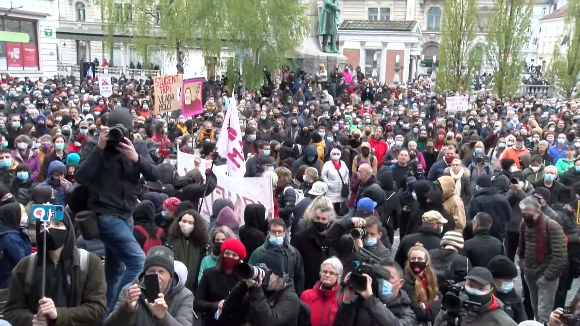 Masovni prosvjed u Ljubljani protiv vlade Janeza Janše