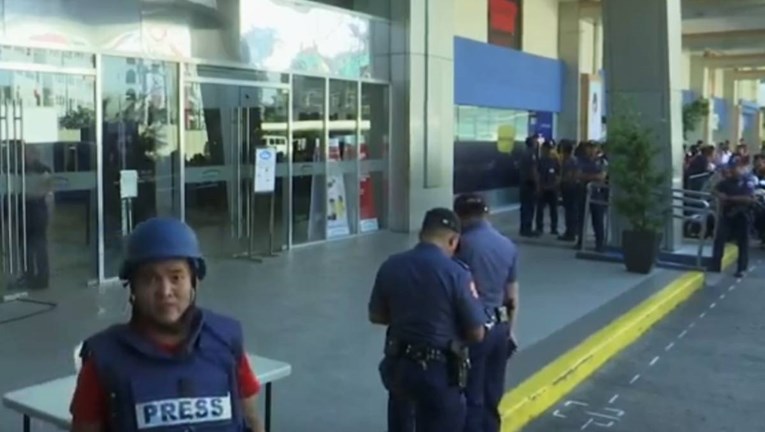 UŽIVO Talačka kriza na Filipinima: Napadač drži 30 ljudi u trgovačkom centru
