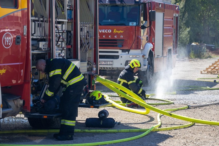 Izbio požar u obiteljskoj kući kod Križevaca, unutra bila 66-godišnjakinja