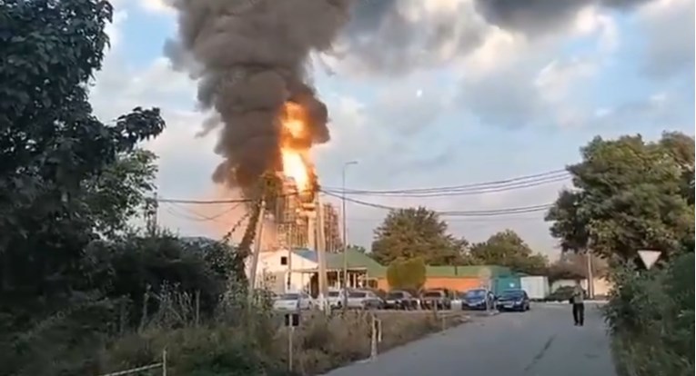 Rusija: Ugasili smo požar u rafineriji koju je pogodio srušeni ukrajinski dron