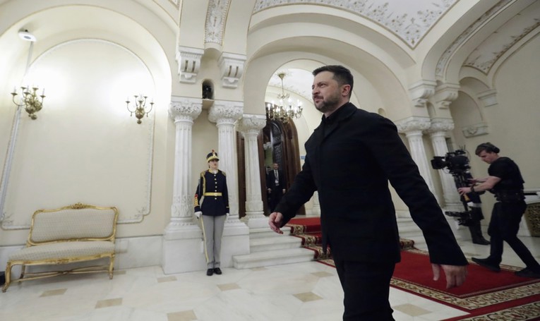 Zelenski: Neka Trump s Xijem razgovara o kraju rata u Ukrajini