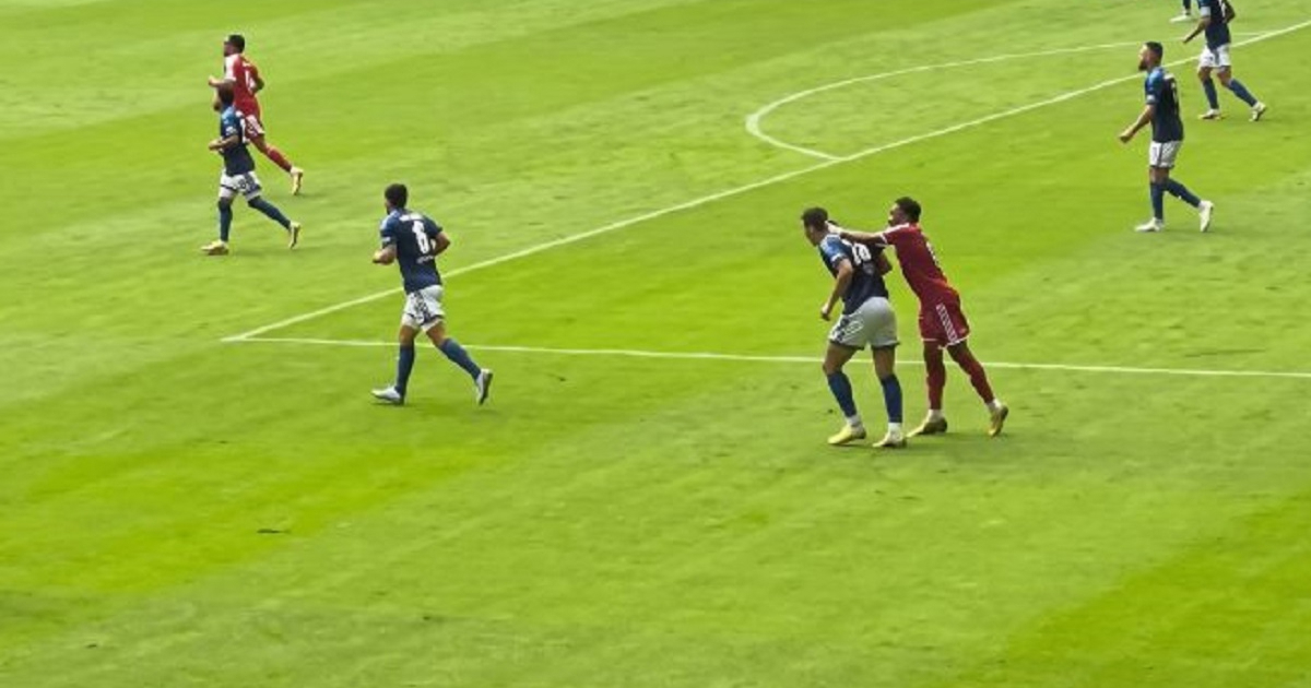 VIDEO Mbappe s leđa udario u glavu Nikolu Katića