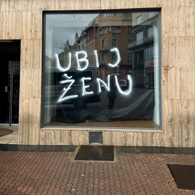 Po Zagrebu grafiti "ubij ženu". "Muškarac je izvadio sprej na Trgu i to napisao"