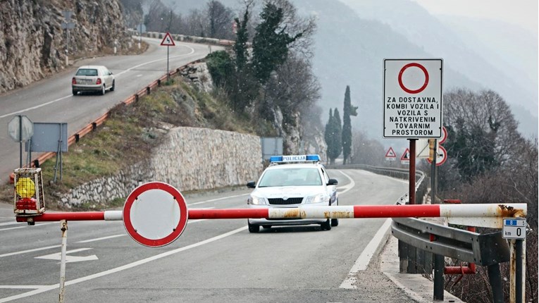 Zbog vjetra zabrana prometa za više skupina vozila na Jadranskoj magistrali