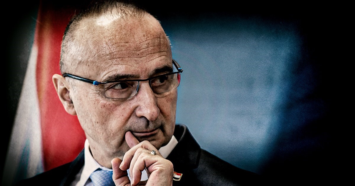 Ili je glup ili je lažov. Svejedno je, ne može biti ministar