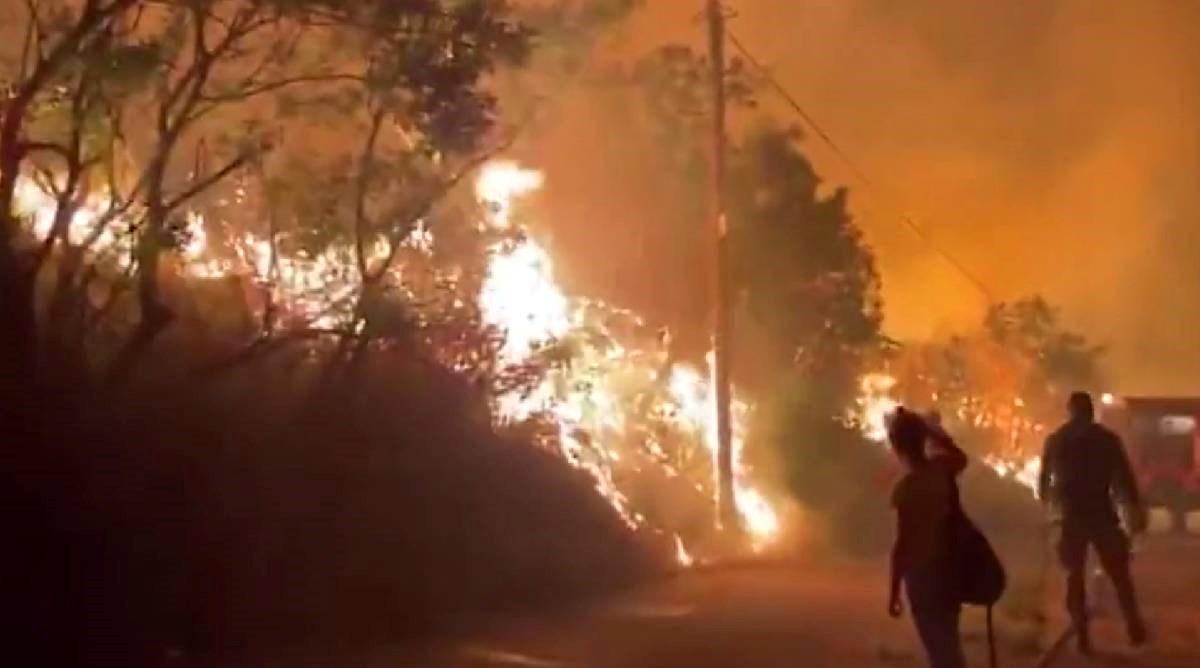 Požari zahvatili drugi turistički otok u Grčkoj, evakuiraju ljude čamcima i brodovima
