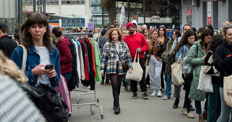 Bili smo na velikoj rasprodaji odjeće u Zagrebu. Ima svega, treba kopati