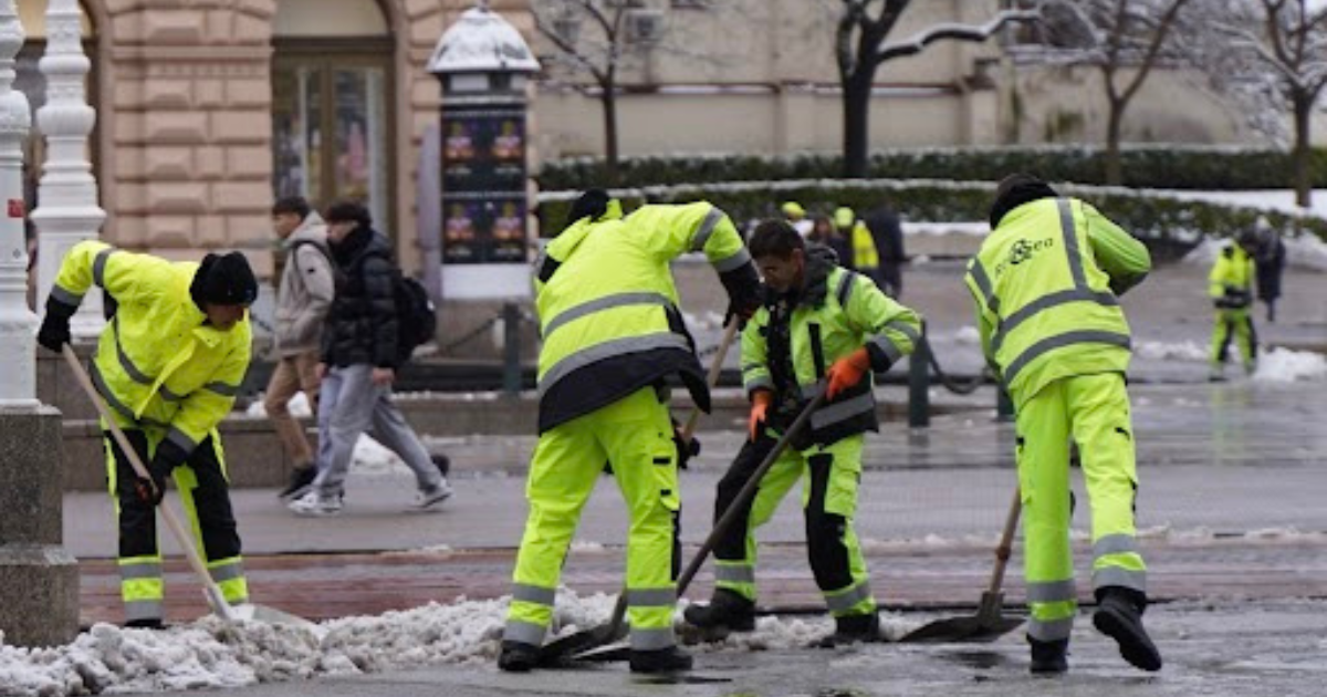 VIDEO Čisti se snijeg s Trga bana Josipa Jelačića u Zagrebu