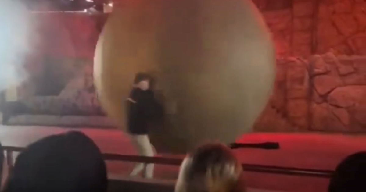 VIDEO Kugla teška 180 kg pogodila radnika Disney Worlda na Floridi