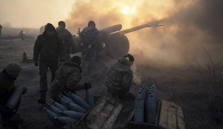 Rusija možda smanji proizvodnju nafte. Putin zatražio bržu opskrbu vojske oružjem