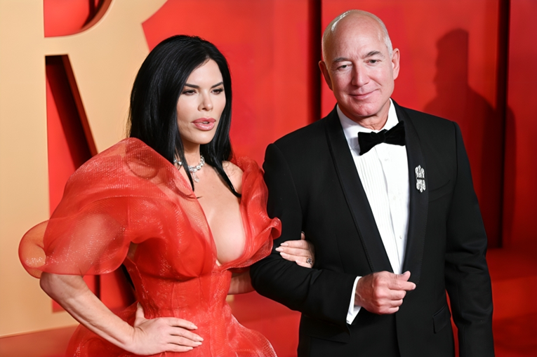 Najbogatiji čovjek svijeta i njegova zaručnica privukli poglede na Oscar afterpartyju