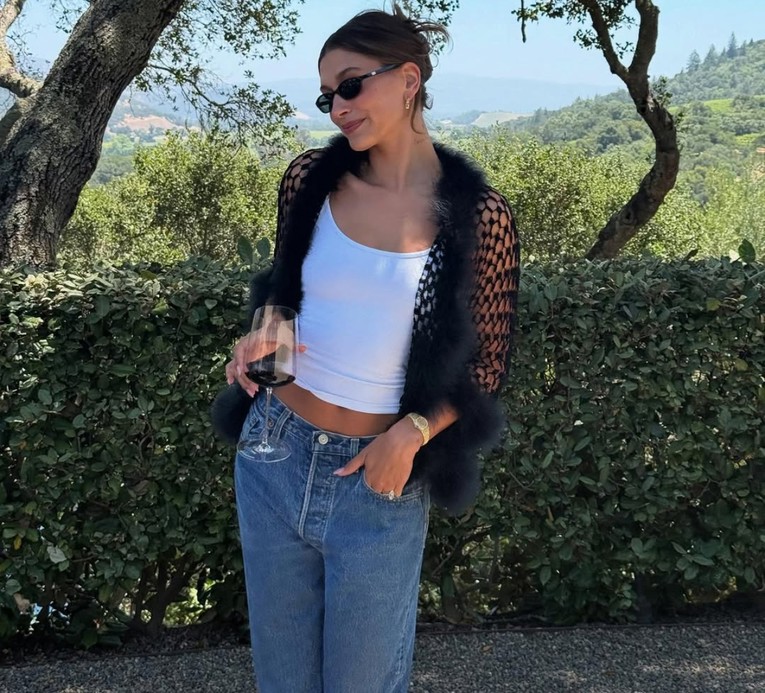 Hailey Bieber nosi top od 44 eura koji bi mogao postati hit ljeta