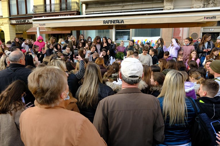 Djeca opkolila Trg bana Jelačića zbog dvoje ljudi za koje vi vjerojatno ni niste čuli