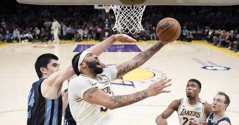 Lakersi pobijedili Grizzliese, Davis izjednačio rekord sezone. Sunsi dobili Blazerse