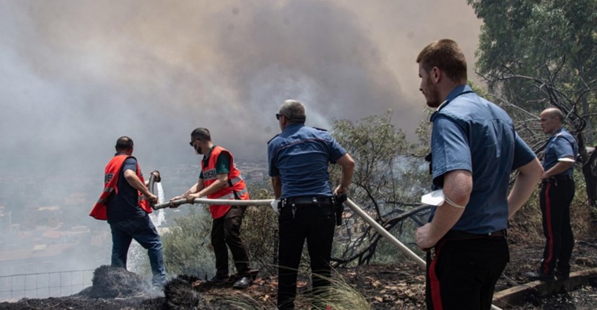 Dvoje poginulih u požarima na Siciliji. Evakuirano 700 turista, zatvorene škole...