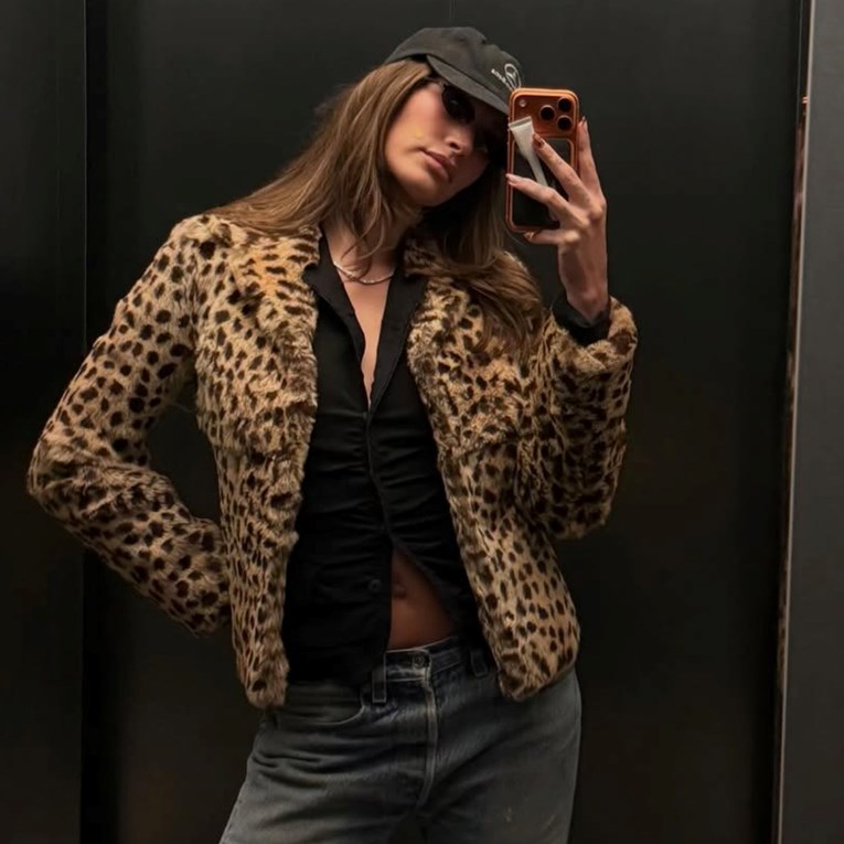 "Tako šik": Hailey Bieber vratila životinjski uzorak u modu