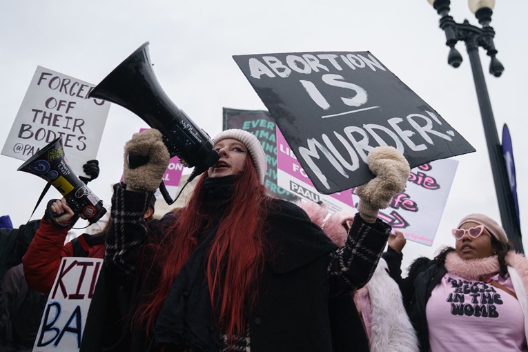 Grupe iz SAD-a potiču mlade Britance na borbu protiv pobačaja. Posljedice se već vide