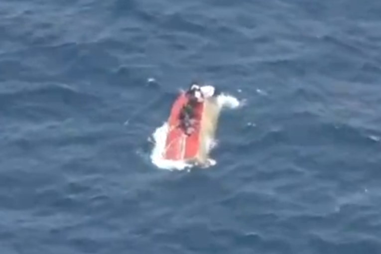 Brodovi u blizini Italije spasili 32 migranta, 71 osoba nestala