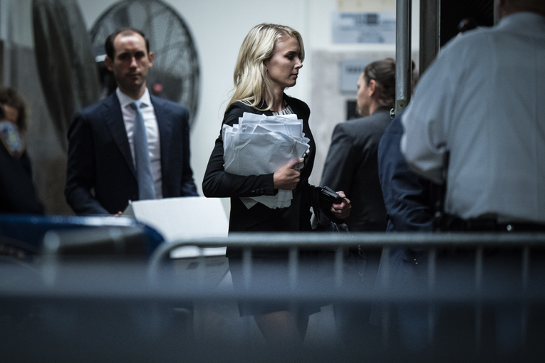 Ovo je žena koja stoji iza Trumpovih suludih objava. Zovu je "ljudski printer"