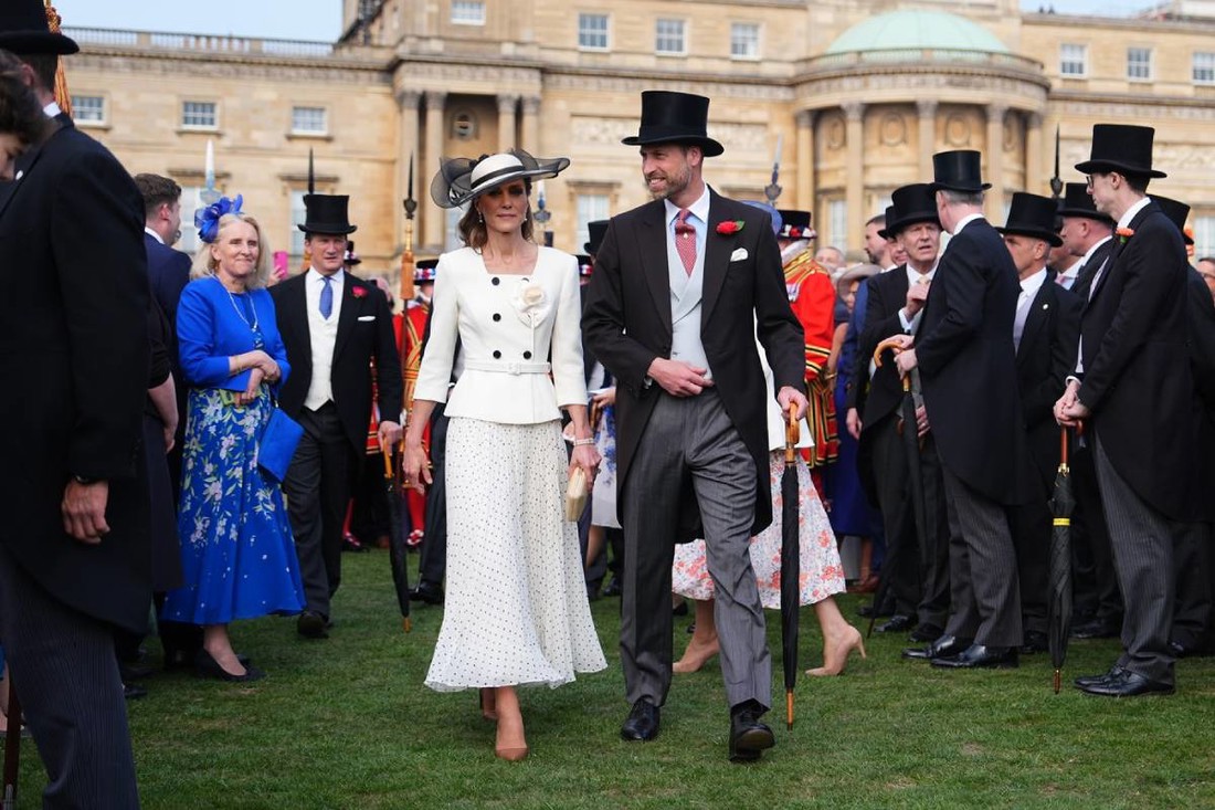 Kate Middleton modnim izdanjem privukla poglede na Kraljevskoj vrtnoj zabavi