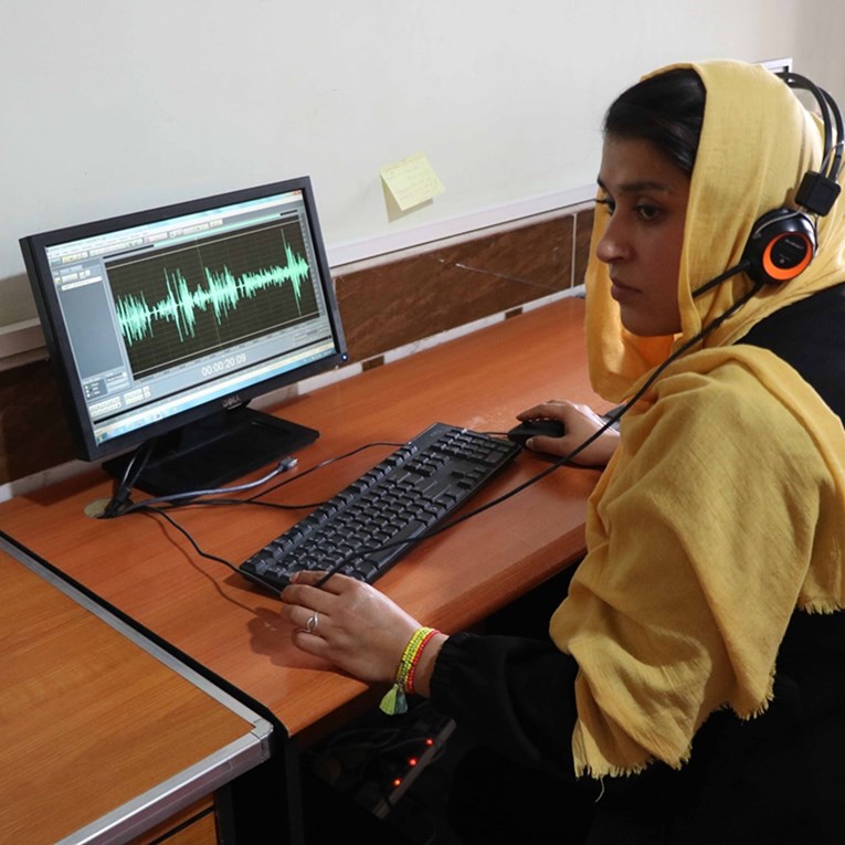 Talibani ukinuli suspenziju ženskoj radijskoj postaji