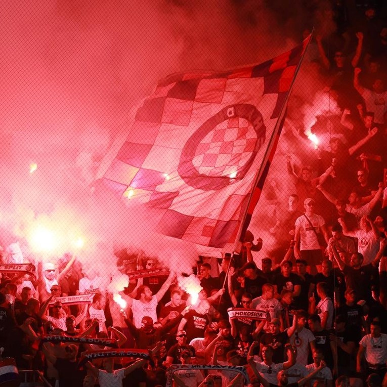 Prošli tjedan je Torcida igrače Hajduka gađala bakljama. Oni sad nisu otišli pred nju