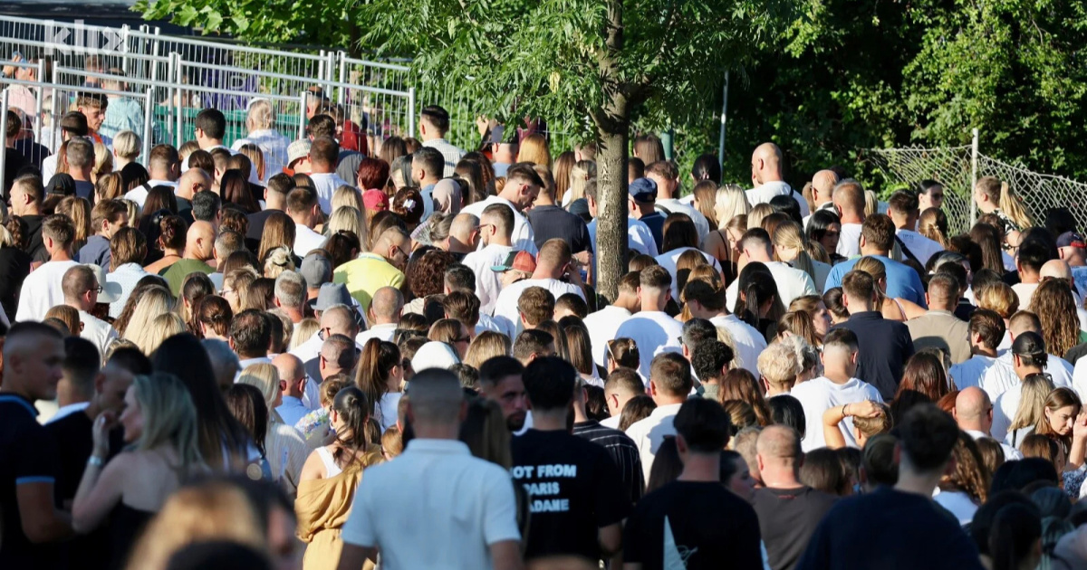 FOTO Pogledajte gužve nastale prije drugog koncerta Dine Merlina u Sarajevu