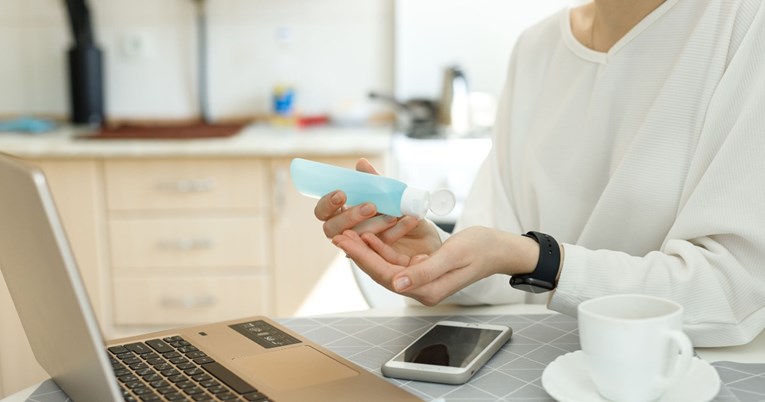 Šteti li koži ruku česta upotreba dezinficijensa? Stručnjak ima odgovor