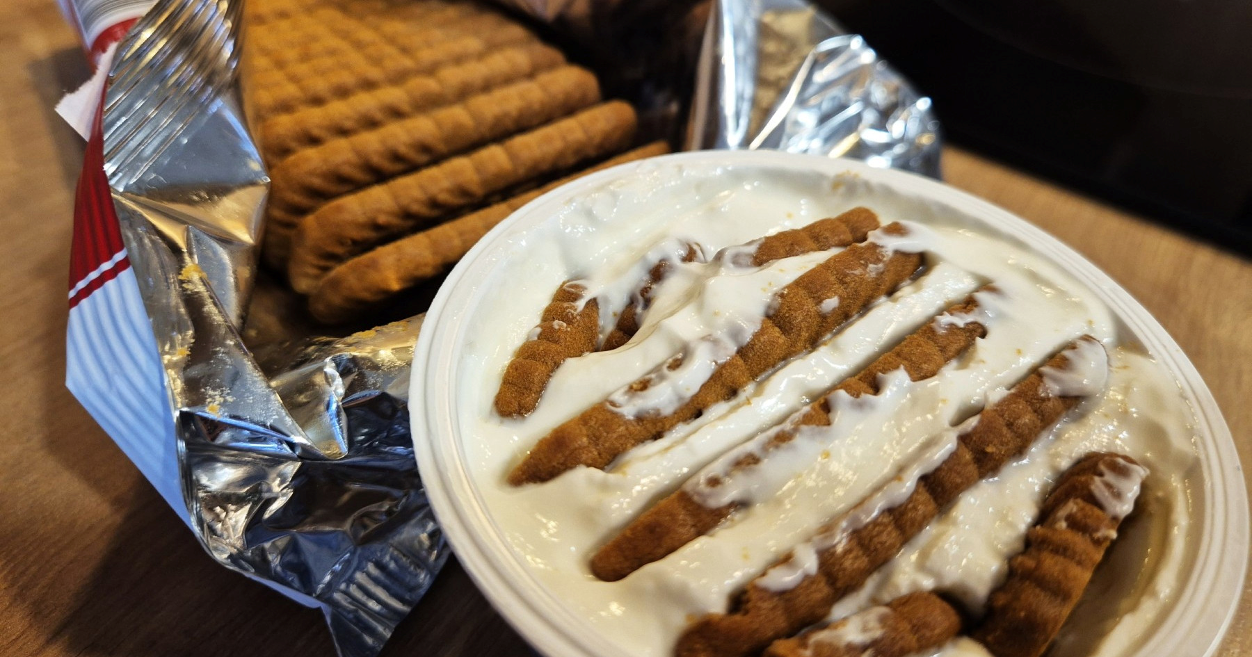 Isprobali smo onaj viralni "cheesecake" s jogurtom i keksima. Predobro je