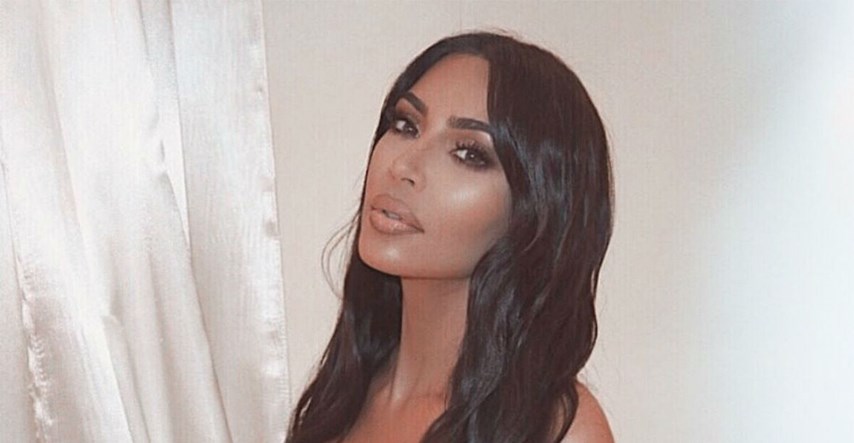 Izazovnije ne može: Kim Kardashian pokazala sve u čipkastom kombinezonu