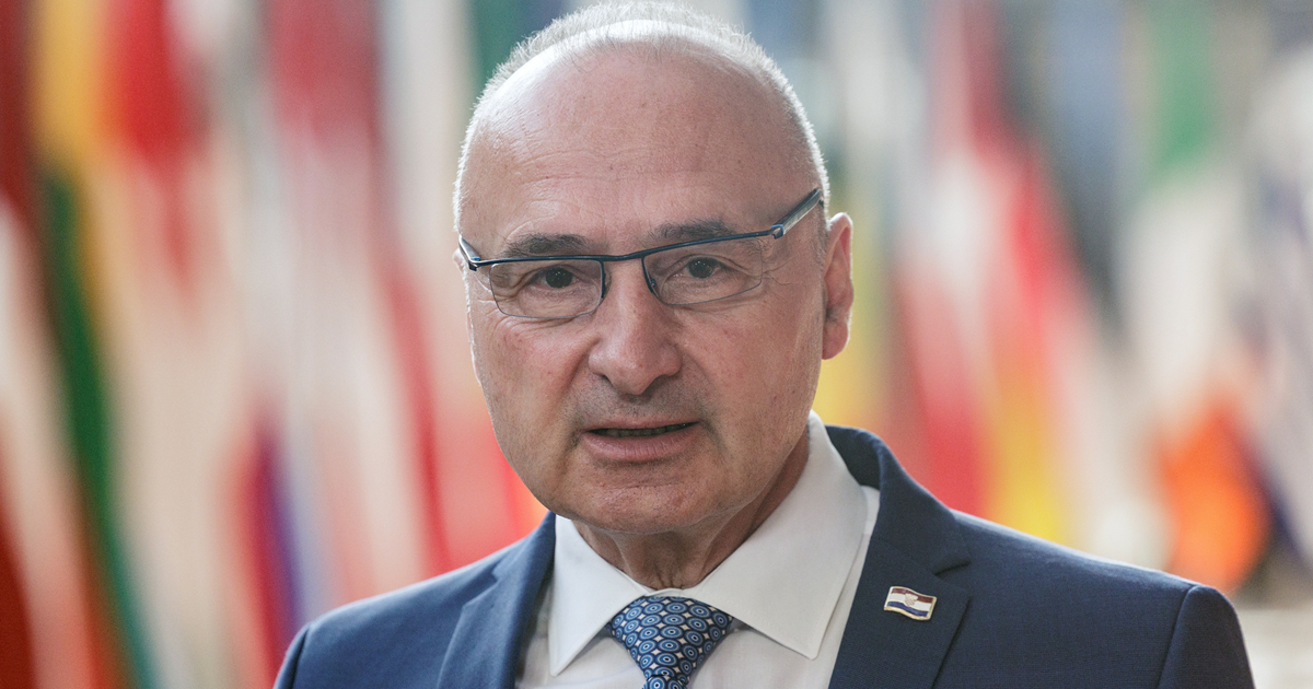 Grlić Radman s Anušićem i Milanovićem u Haagu. Novinari ga pitali kakva je atmosfera